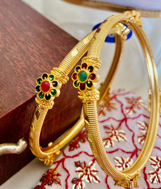 Flower kundan Gold polisg Bangles.